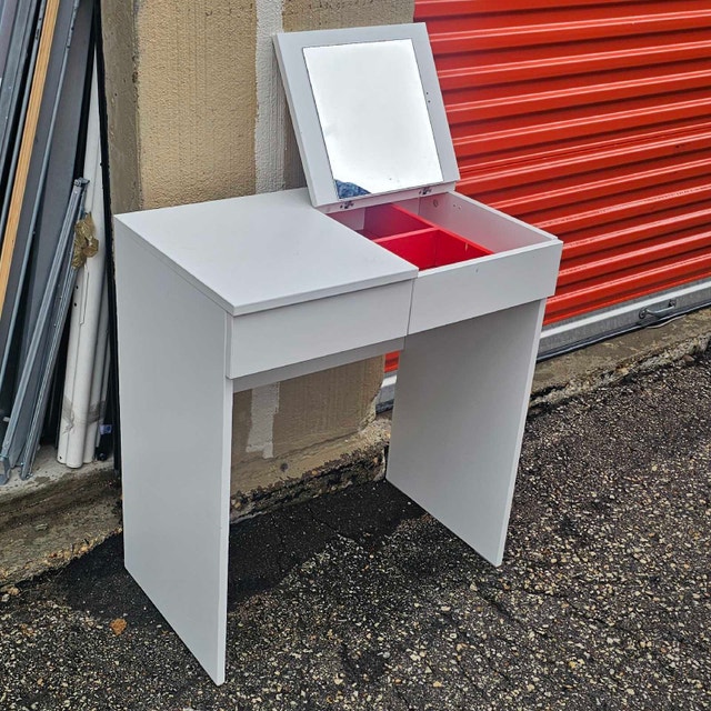 Delivery: Dressing Table/Makup Vanity - photo 2