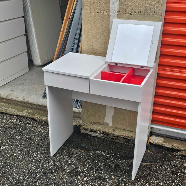 Delivery: Dressing Table/Makup Vanity - photo 3