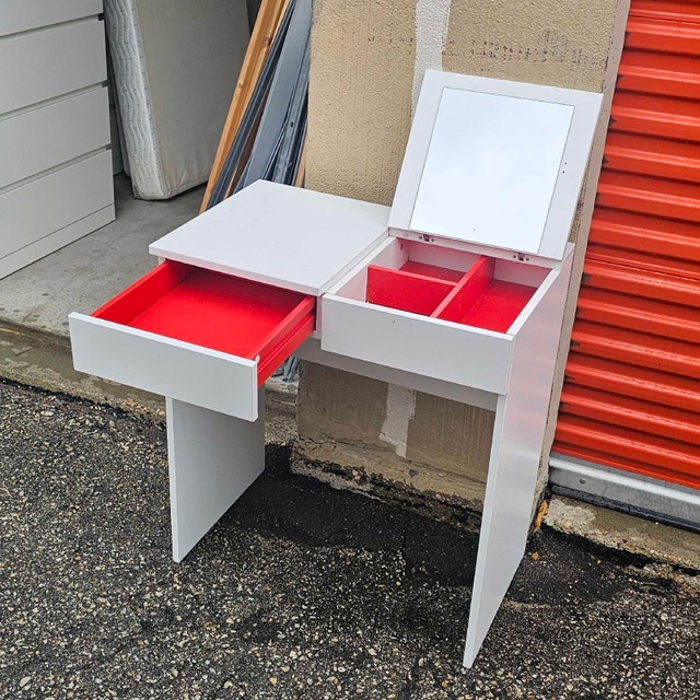 Delivery: Dressing Table/Makup Vanity - photo 4