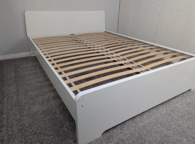 Queen Size bed frame for sale - photo 2