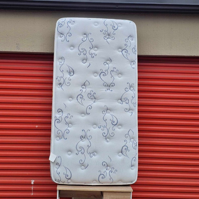 Delivery: Twin Size Mattress and box spring - photo 3
