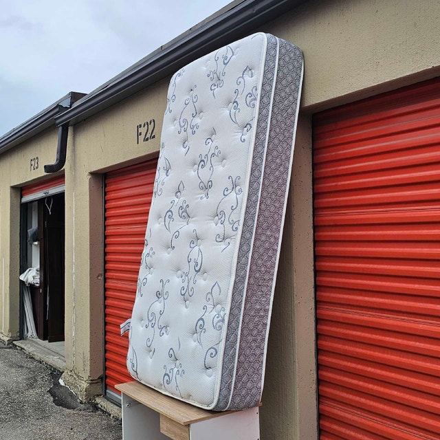 Delivery: Twin Size Mattress and box spring - photo 4