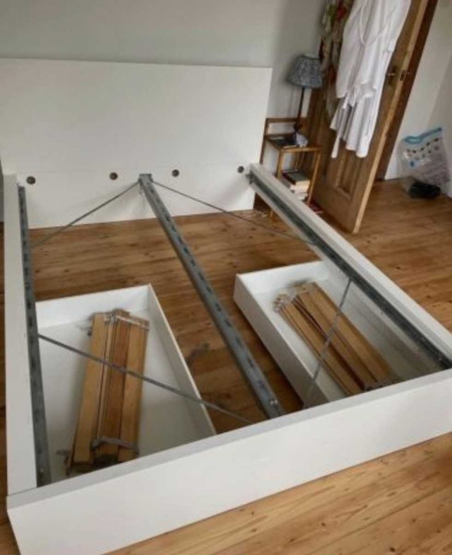 Queen Size bed frame with 2 drawers - photo 2