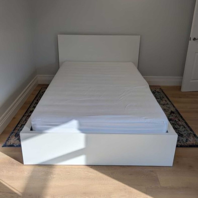 Delivery Available:- Queen bed for sale