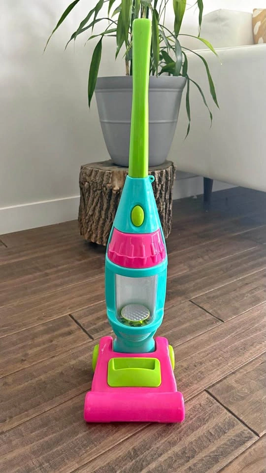 Vacuum Cleaner for kids to play