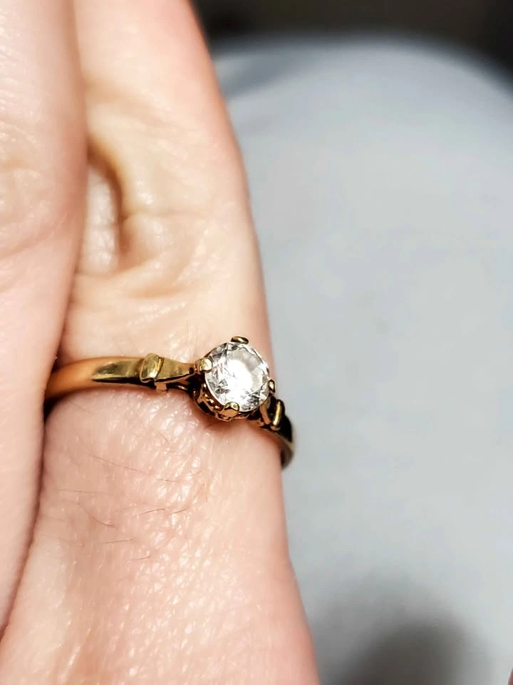 14K Gold Solitaire Ring • CZ • 1.00 g • Tested • Size 8 - photo 4