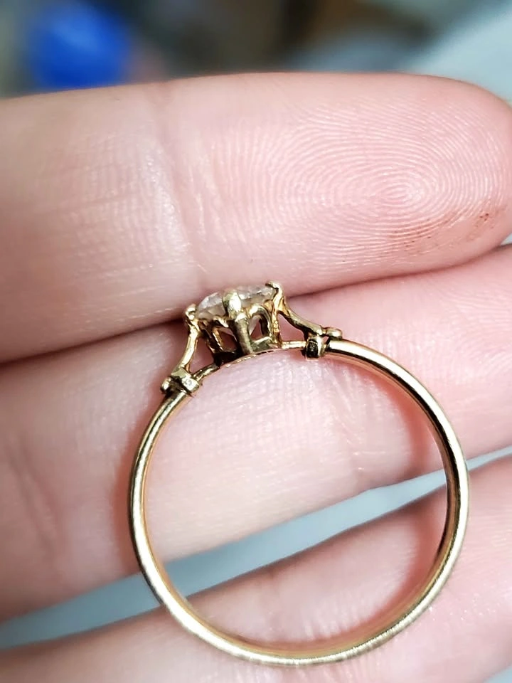 14K Gold Solitaire Ring • CZ • 1.00 g • Tested • Size 8 - photo 5