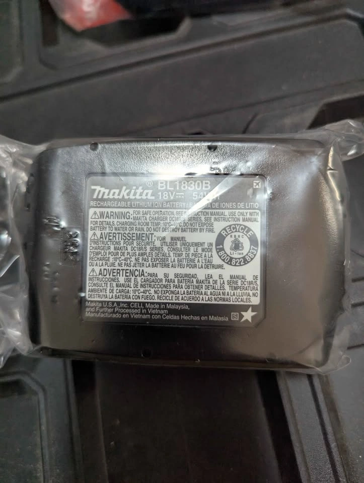 Brand New Makita batteries - photo 2