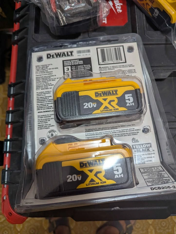 Brand new DeWalt batteries, please read description carefully - photo 2