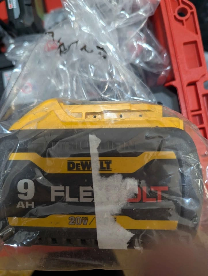 Brand new DeWalt batteries, please read description carefully - photo 5