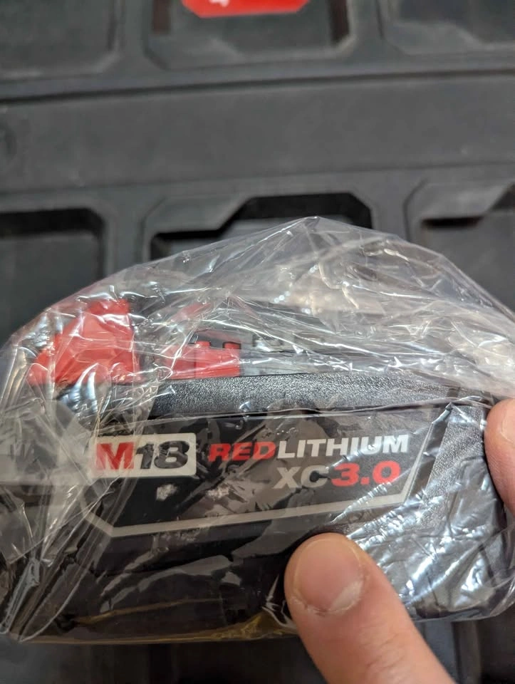 BRAND NEW Milwaukee batteries please read description carefully - photo 3