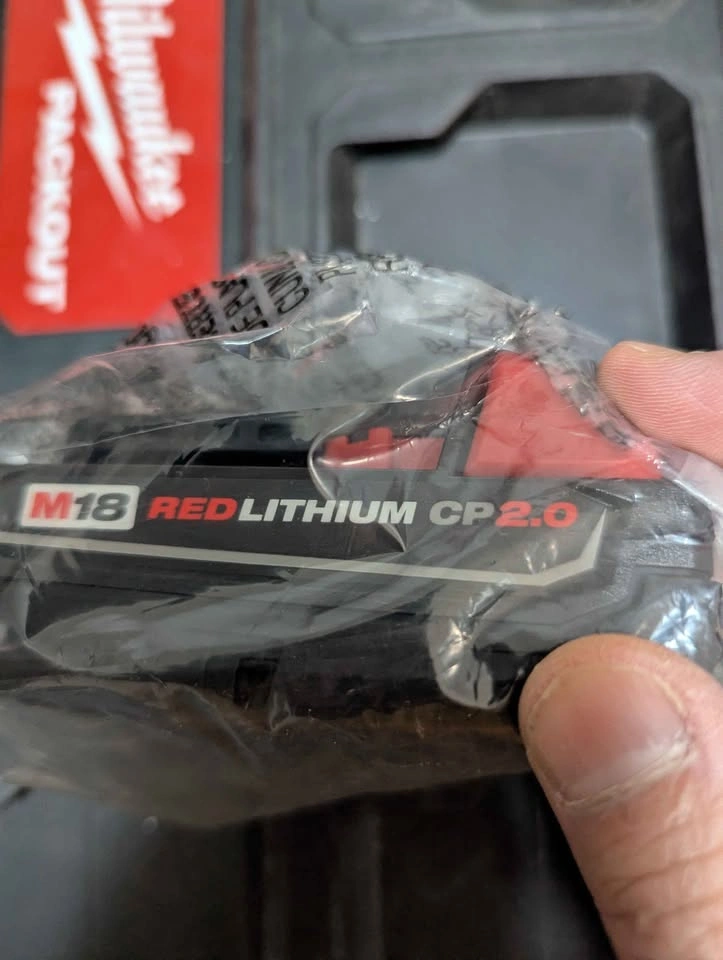 BRAND NEW Milwaukee batteries please read description carefully - photo 4