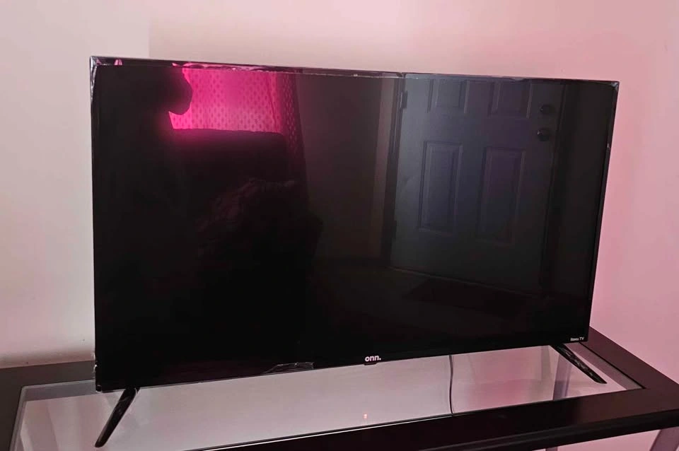 40" Onn Roku Smart TV with Media Stand Console - photo 2