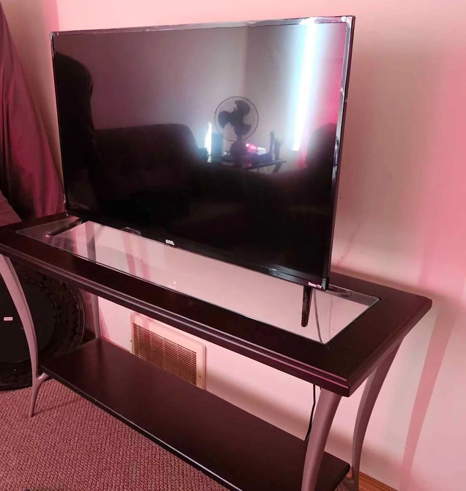 40" Onn Roku Smart TV with Media Stand Console - photo 4