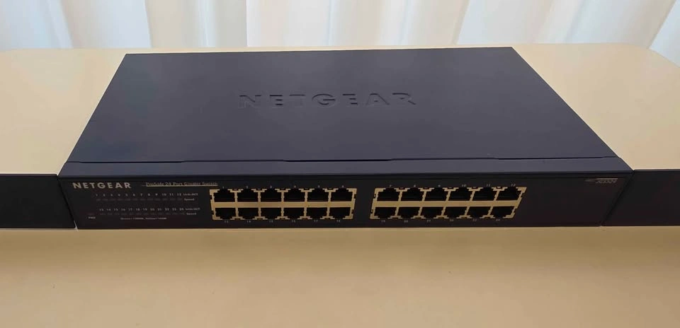Netgear Prosafe JGS5224v2 24-port unmanaged switch - photo 2