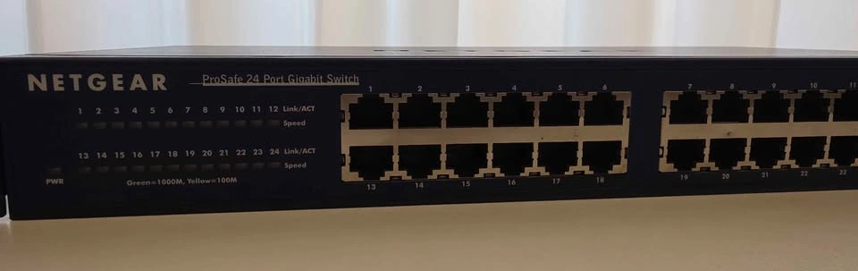 Netgear Prosafe JGS5224v2 24-port unmanaged switch - photo 5