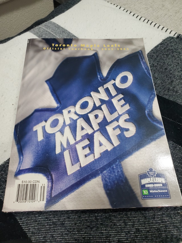 Toronto Maple Leafs and NFL Yearbooks - photo 2