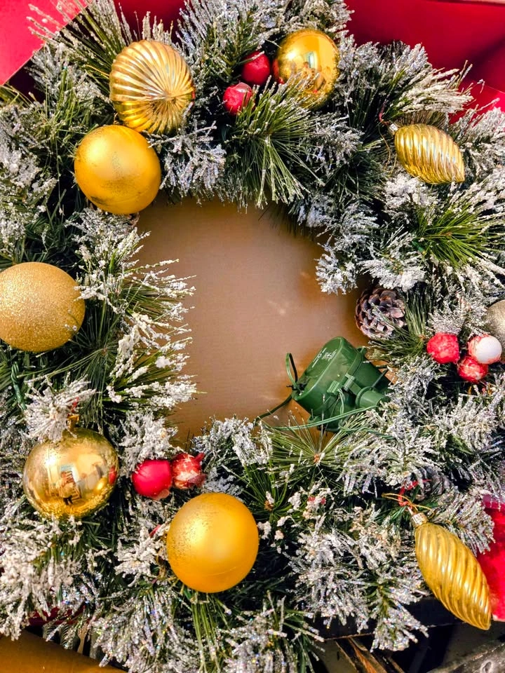 Slim Christmas tree, ornaments / decor, and wreath bundle - photo 5