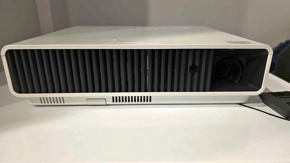 Casio XJ-M140 Laser Projector – Low Hours (125h) – Bright