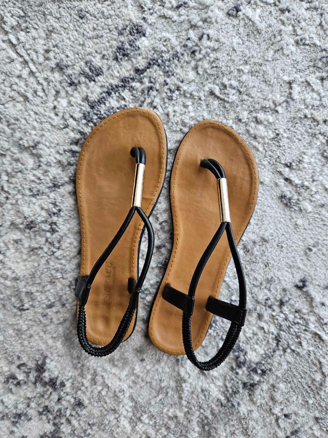 Size 7 flip flop sandals