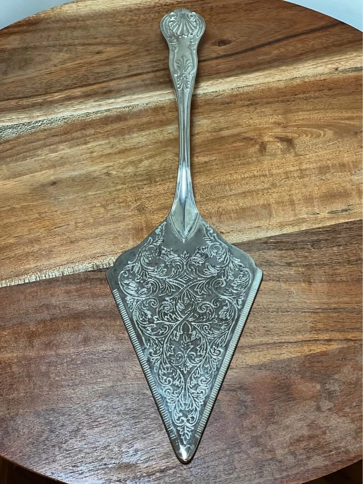 Vintage Ornate Silverplate Pie & Cake Server – Floral & Scroll P - photo 4