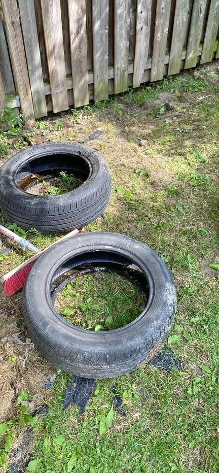 2 Tires 215/55R16 – Hankook Kinergy GT – Near New