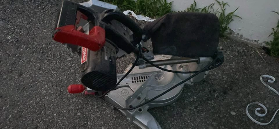 Craftsman sliding compound mitre saw with laser trac - photo 3