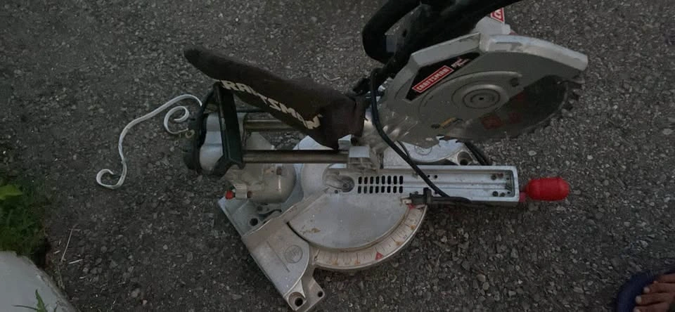 Craftsman sliding compound mitre saw with laser trac - photo 4