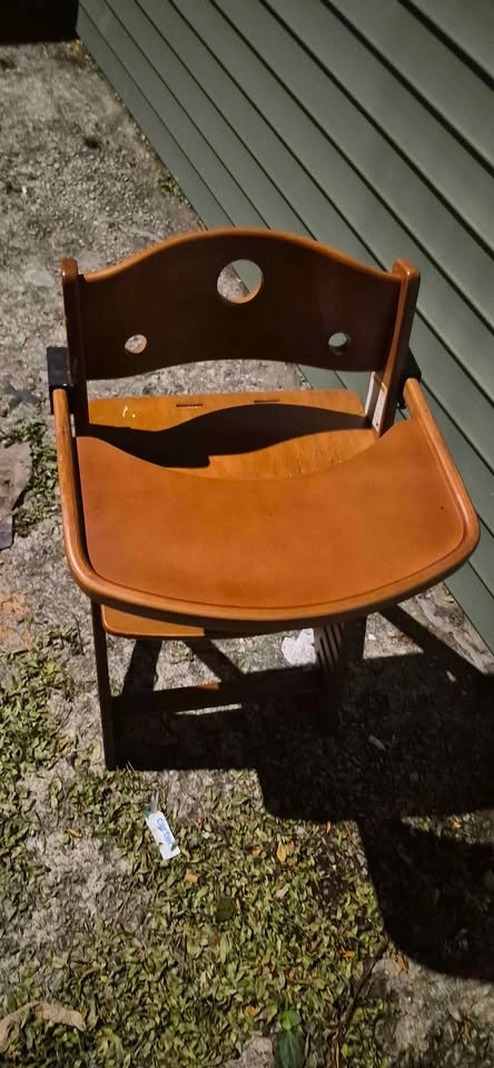 Mahogany Keekaroo Height Right High Chair with White Tray - photo 2
