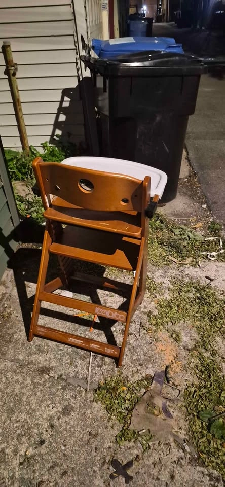 Mahogany Keekaroo Height Right High Chair with White Tray - photo 3