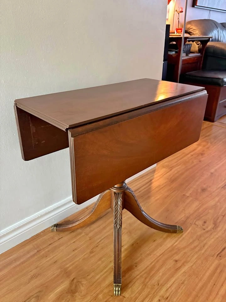 Vintage MCM 1950s Duncan Phyfe Style Drop-Leaf Table