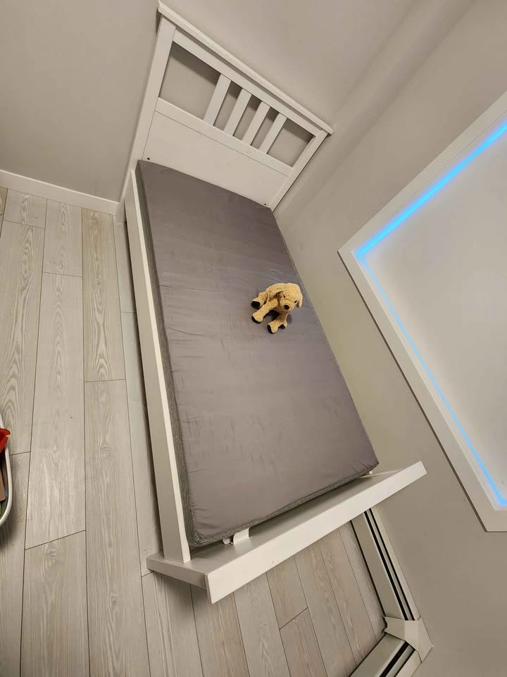 IKEA Hemnes Twin Bed Frame with LURÖY Slats - photo 2