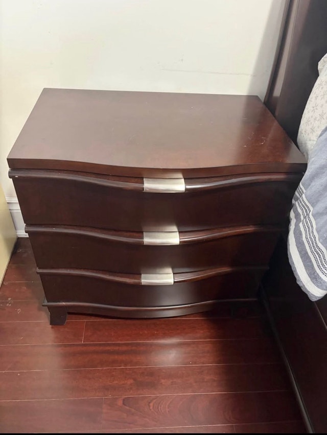 Solid Wood Nightstands (Set of 2) – Excellent Condition - photo 2