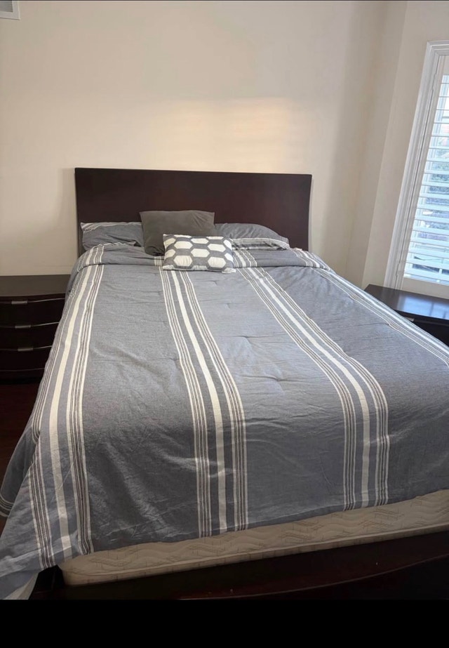Solid Wood Queen Bed Frame – Excellent Condition