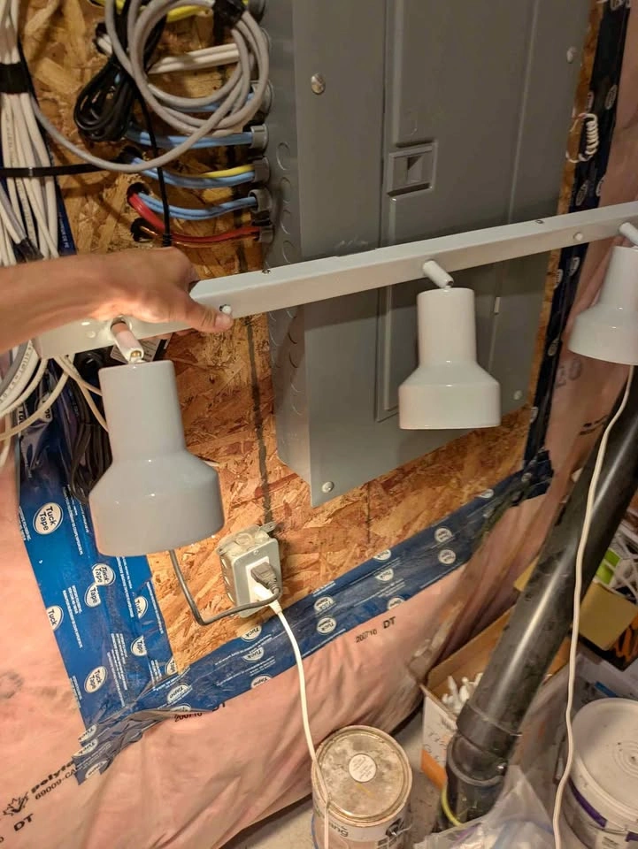 Wall-Outlet Hanging Track Light