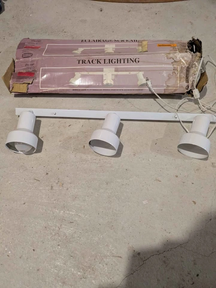 Wall-Outlet Hanging Track Light - photo 2