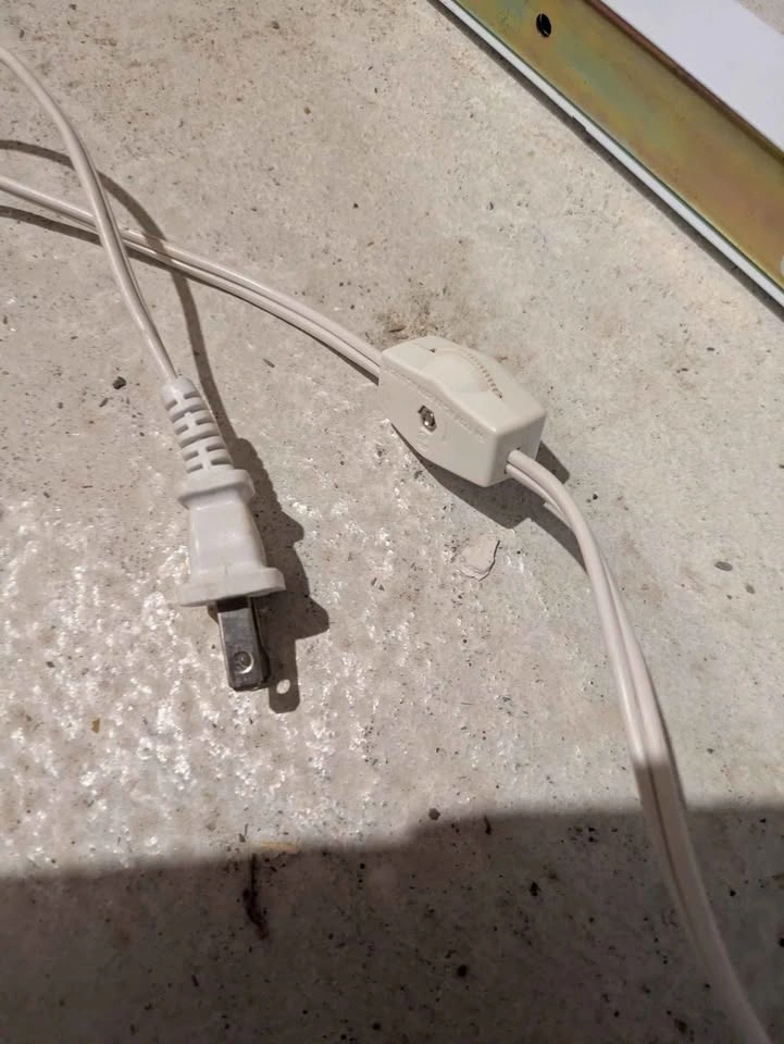 Wall-Outlet Hanging Track Light - photo 4