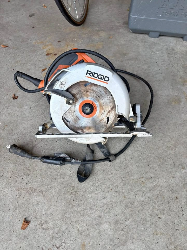 RIDGID Magnesium Circular Saw