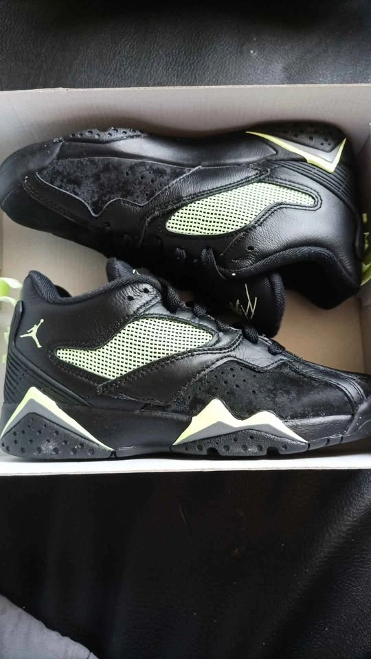 New Jordan Flight MVP 92 SS (GS) Black/Barley Volt-Iron grey - photo 2