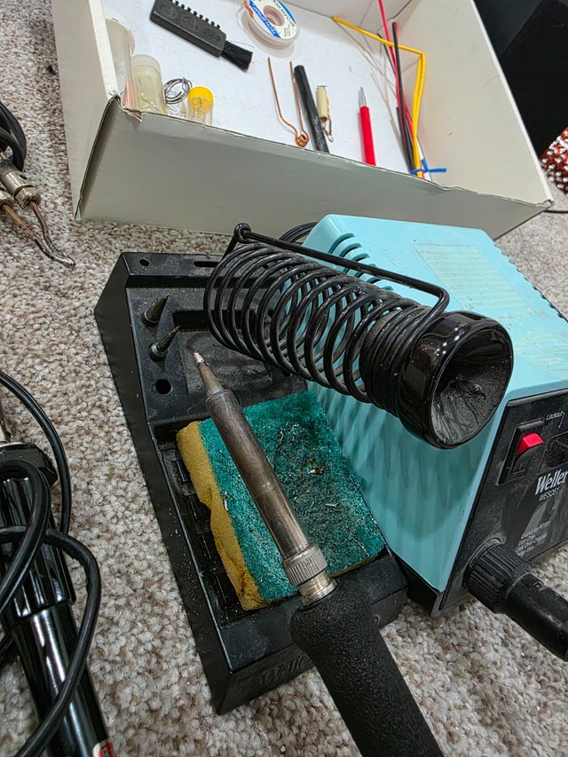 Weller WESD51 Soldering Station and Weller 8200 Soldering Gun - photo 2