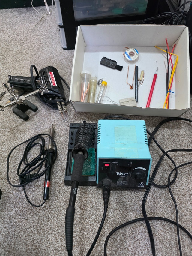 Weller WESD51 Soldering Station and Weller 8200 Soldering Gun - photo 3