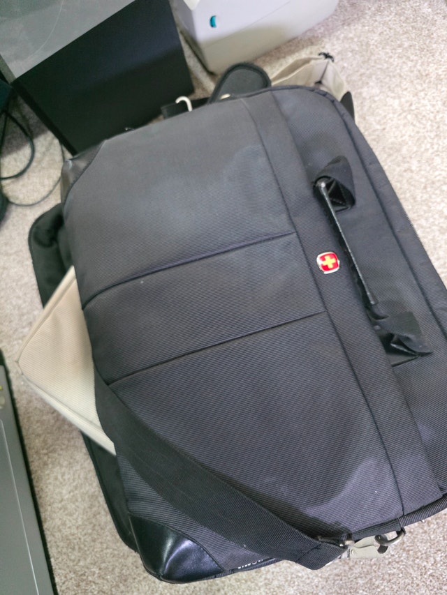 Assorted Laptop Bags (Targus and Swiss Gear) - photo 3
