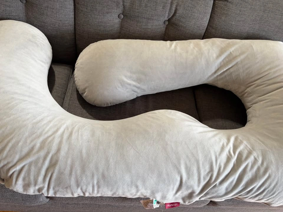Momcozy U-shaped pregnancy pillow - photo 2