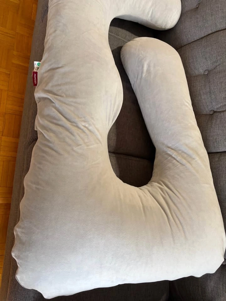 Momcozy U-shaped pregnancy pillow - photo 3
