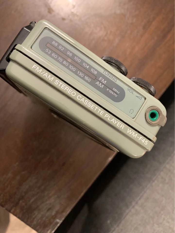 Sony Walkman Cassette Radio WM F-45 - photo 3