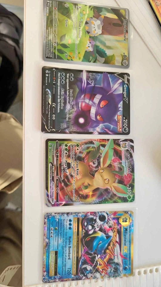 Lot of pokemon cards