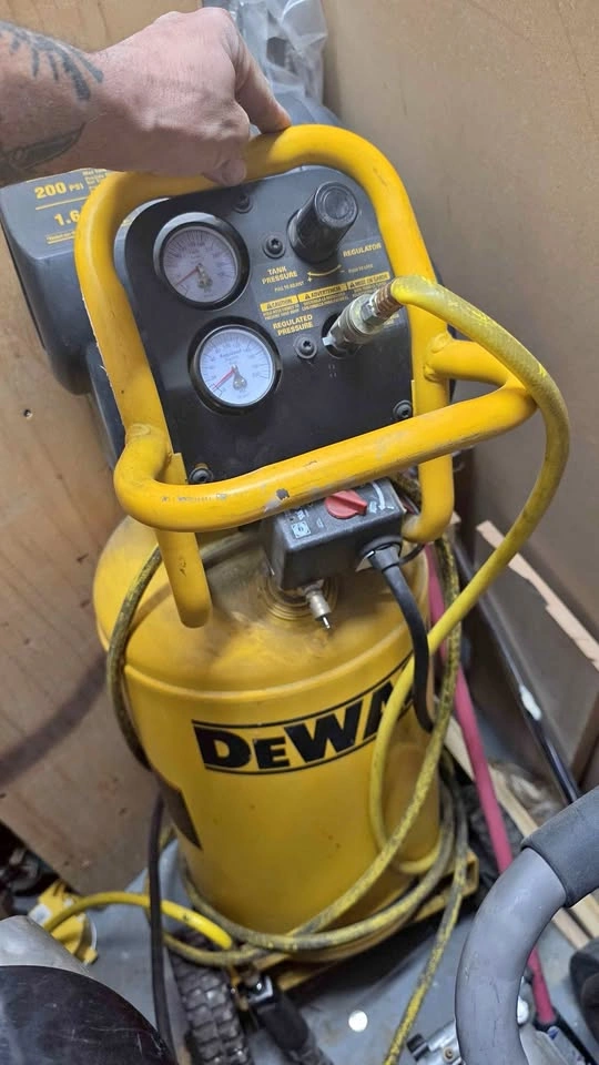 Dewault 15 gallon air compressor
