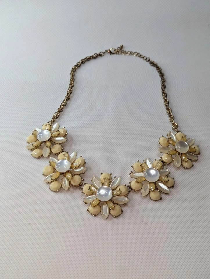 Vintage Yellow and Cream Sunflower Floral Necklace - photo 2