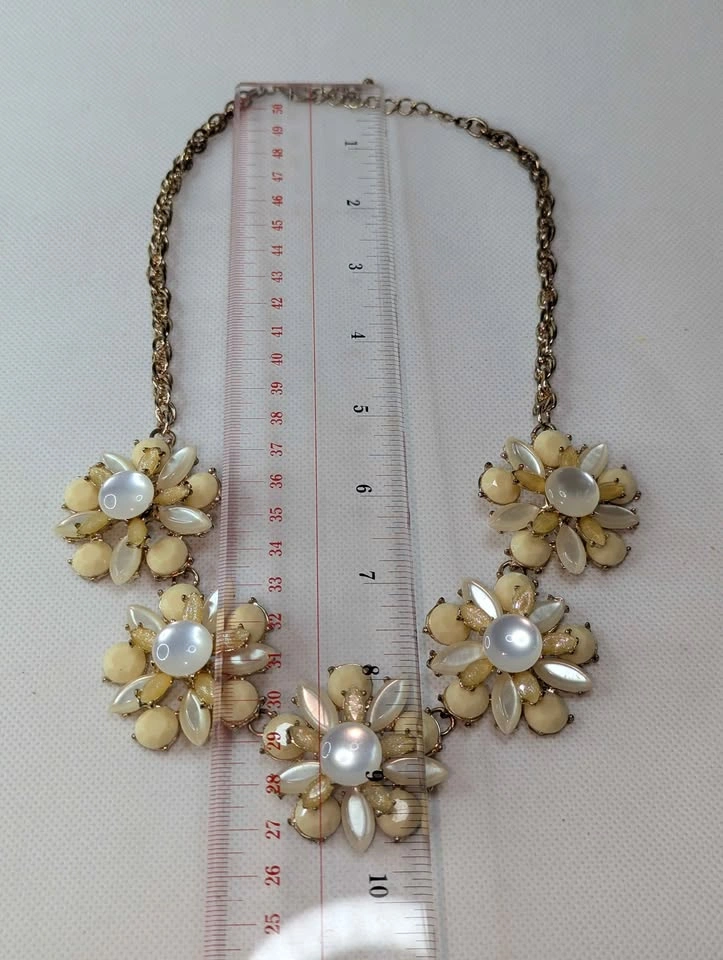 Vintage Yellow and Cream Sunflower Floral Necklace - photo 3