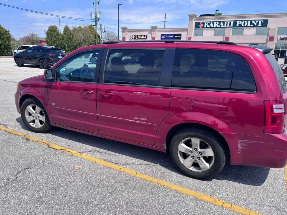 2010 Dodge Caravan - photo 2